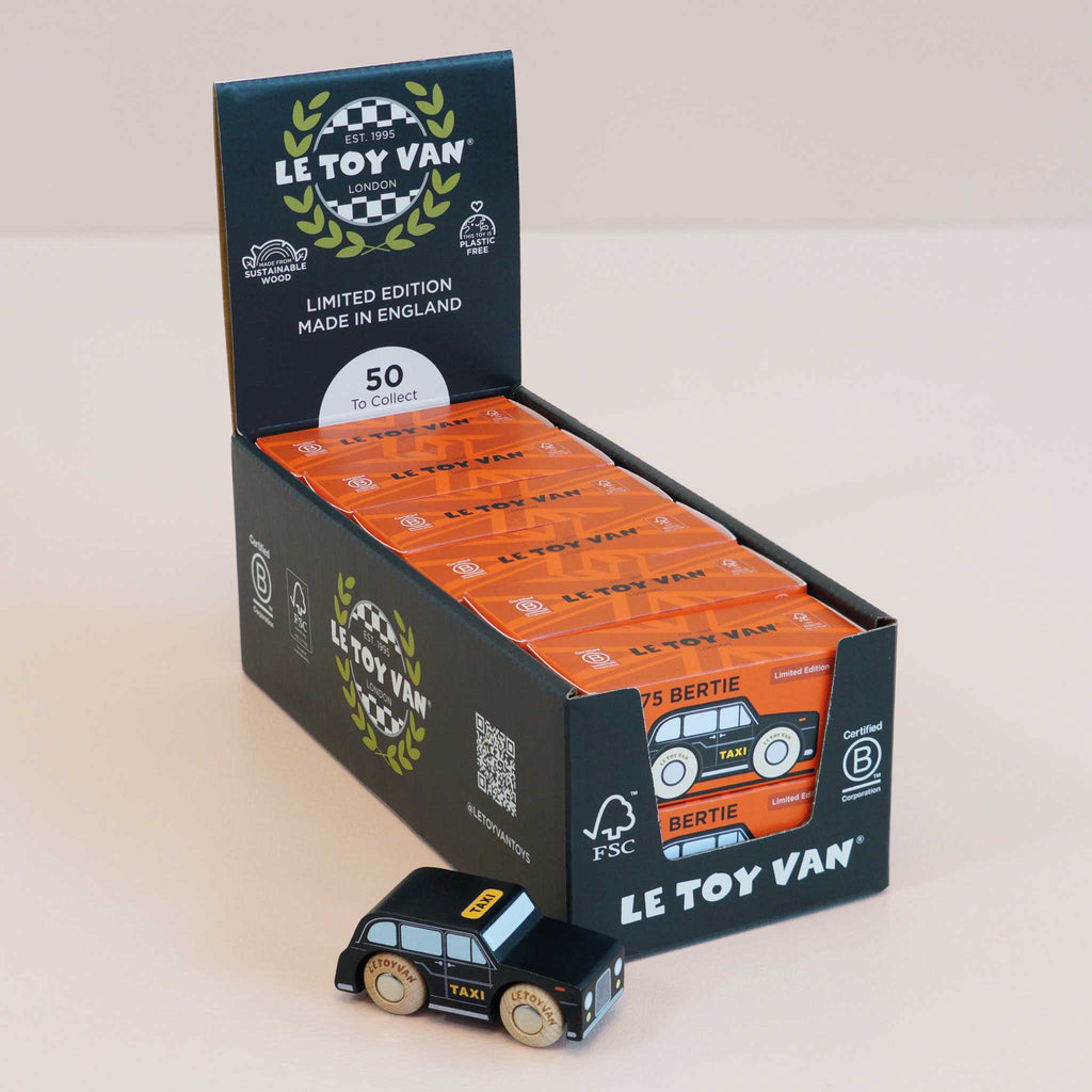 Houten auto Bertie - nr. 45 - Auto's en voertuigen Le Toy Van - In den Olifant