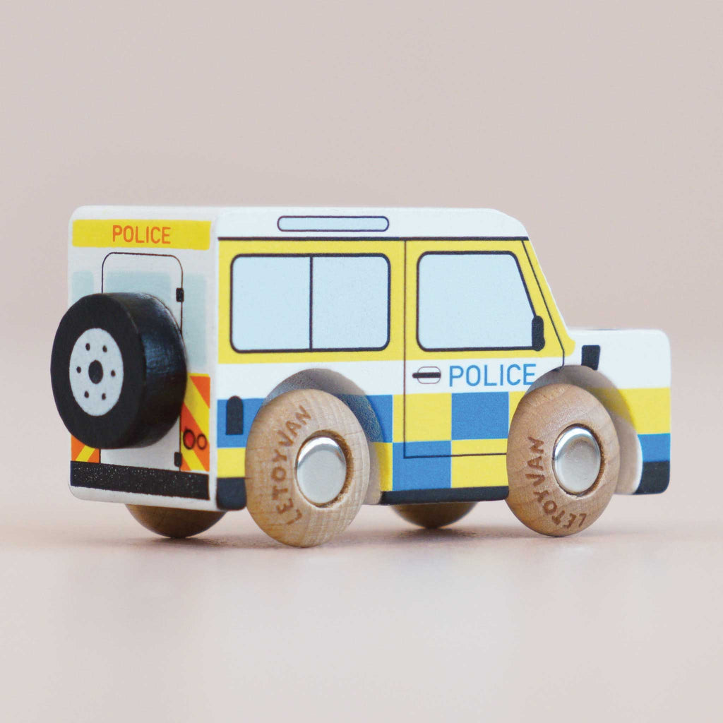 Houten auto Bobby - nr. 40 - Auto's en voertuigen Le Toy Van - In den Olifant