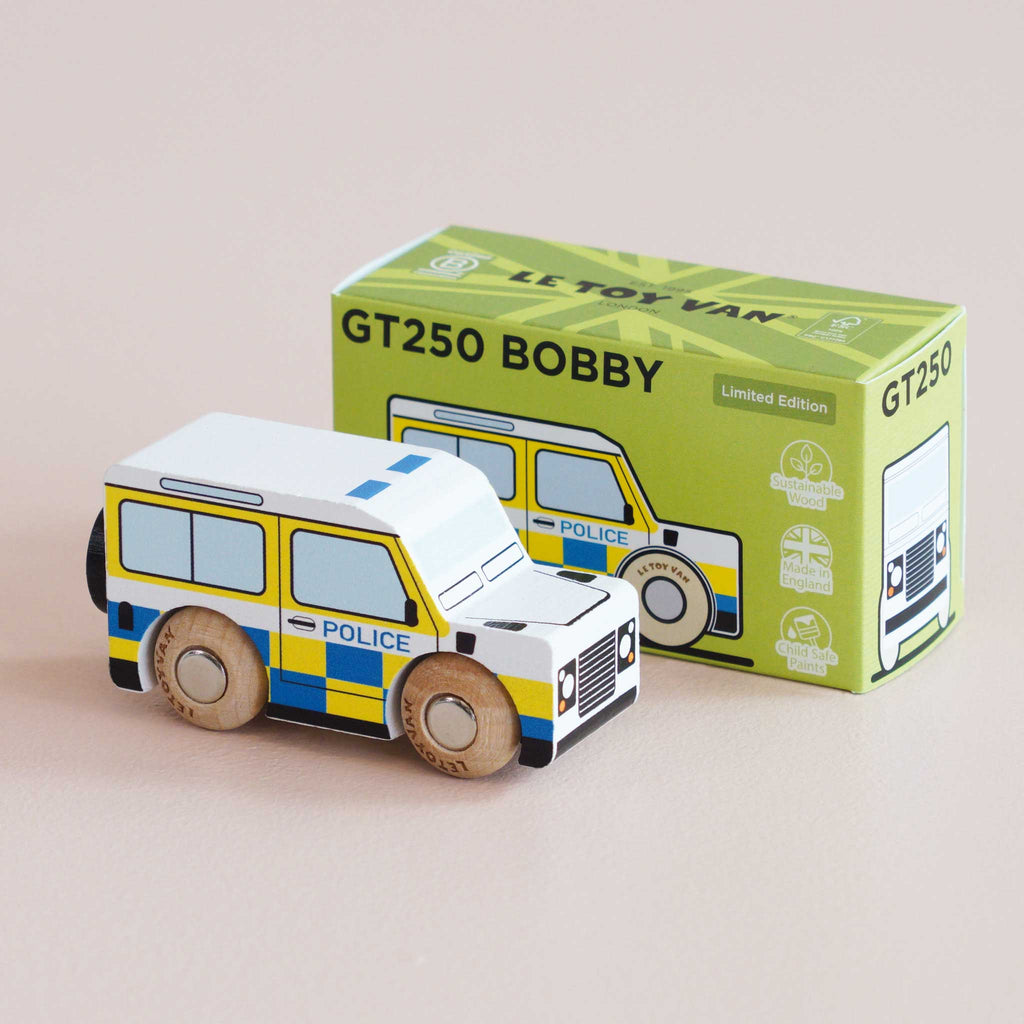 Houten auto Bobby - nr. 40 - Auto's en voertuigen Le Toy Van - In den Olifant