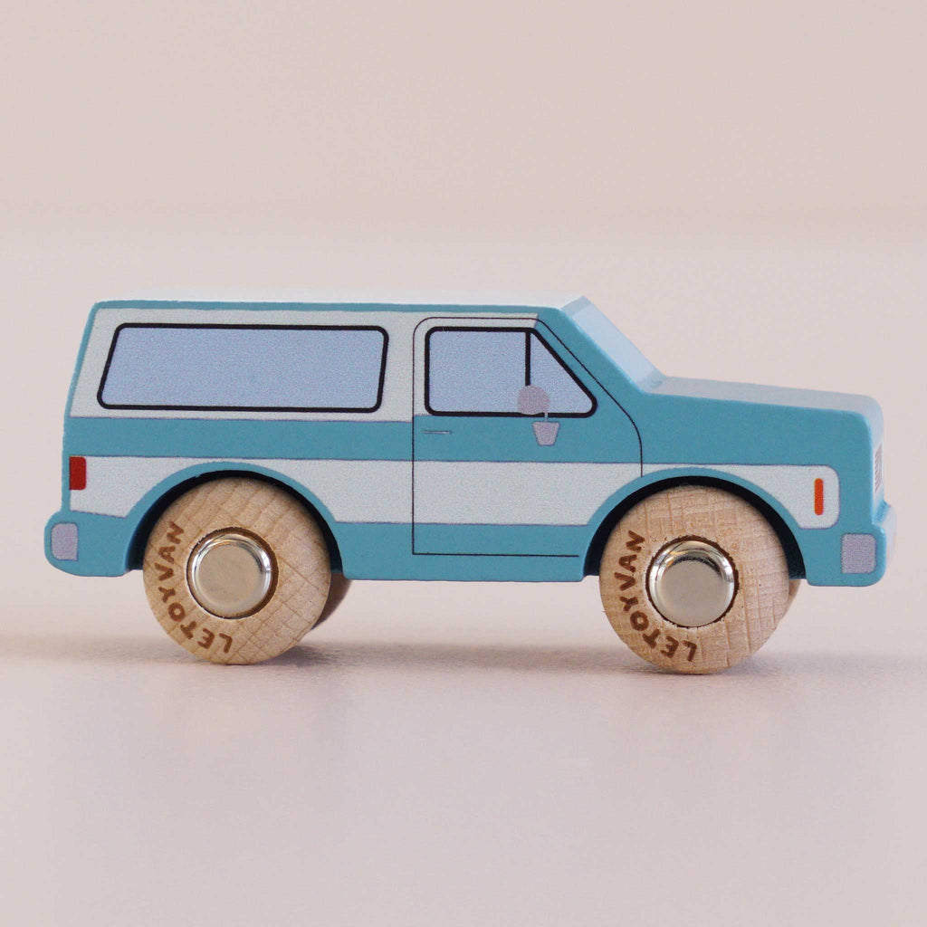 Houten auto Chuck - nr. 31 - Auto's en voertuigen Le Toy Van - In den Olifant