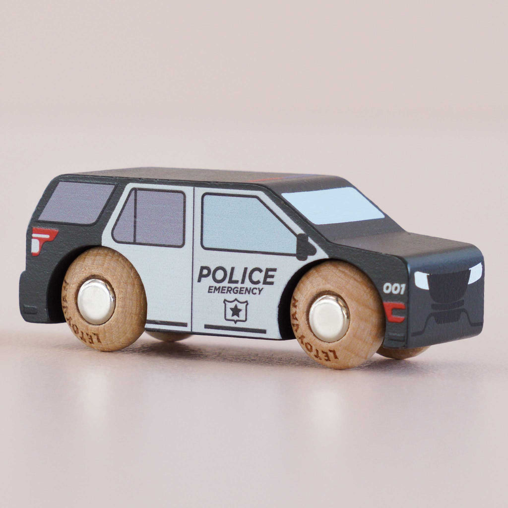 Houten auto Liberty - nr. 42 - Auto's en voertuigen Le Toy Van - In den Olifant