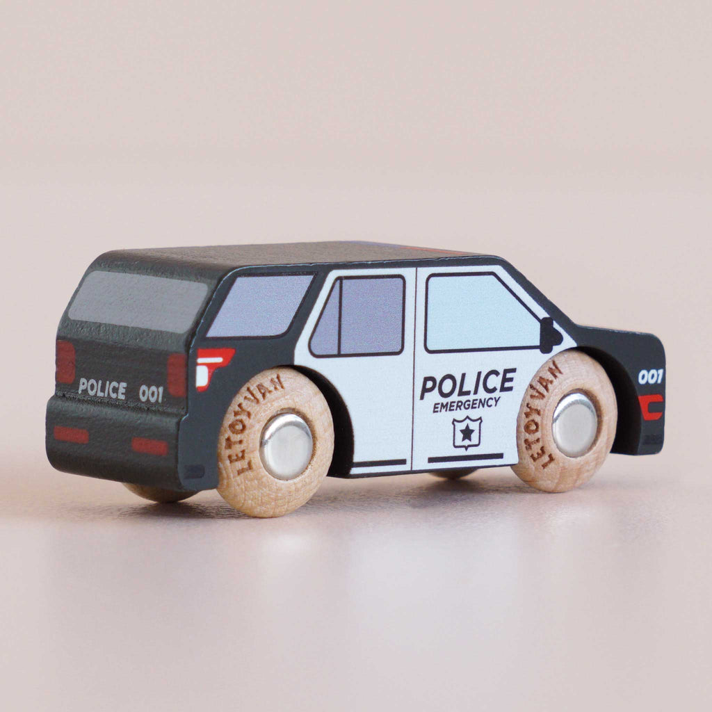 Houten auto Liberty - nr. 42 - Auto's en voertuigen Le Toy Van - In den Olifant