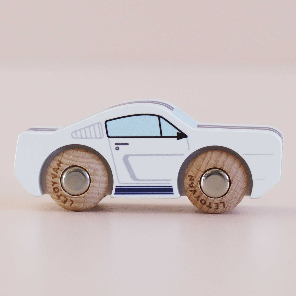 Houten auto Maverick - nr. 17 - Auto's en voertuigen Le Toy Van - In den Olifant