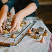 Houten gebakjes Bakes - set van 12 - Open ended speelgoed Grapat - In den Olifant