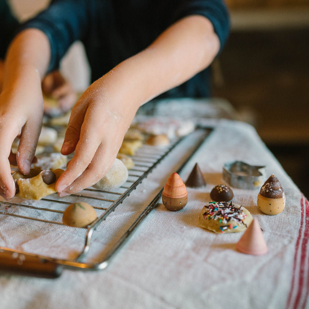 Houten gebakjes Bakes - set van 12 - Open ended speelgoed Grapat - In den Olifant