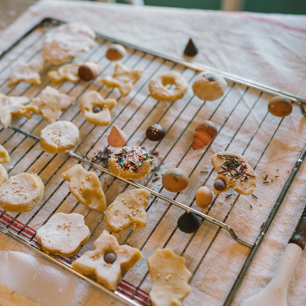 Houten gebakjes Bakes - set van 12 - Open ended speelgoed Grapat - In den Olifant