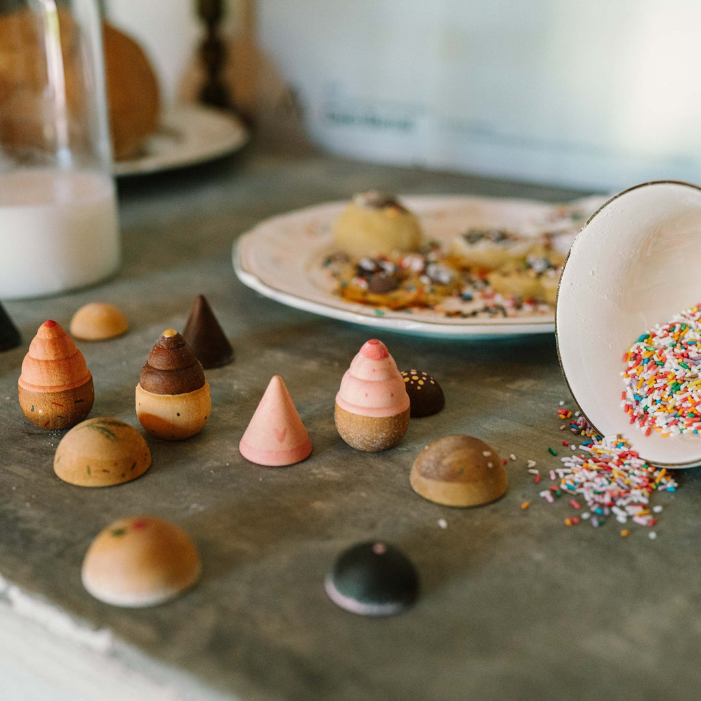 Houten gebakjes Bakes - set van 12 - Open ended speelgoed Grapat - In den Olifant