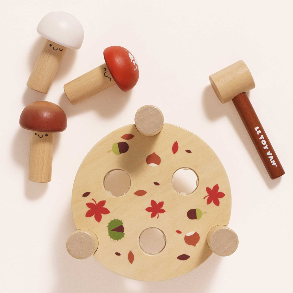 Houten hamerbank met paddenstoelen - Activiteitenspeelgoed Le Toy Van - In den Olifant