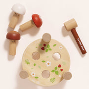 Houten hamerbank met paddenstoelen - Activiteitenspeelgoed Le Toy Van - In den Olifant
