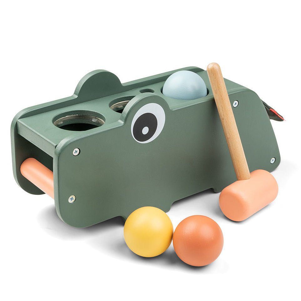 Houten hamerbankje - Croco Green - Houten babyspeelgoed Done by Deer - In den Olifant