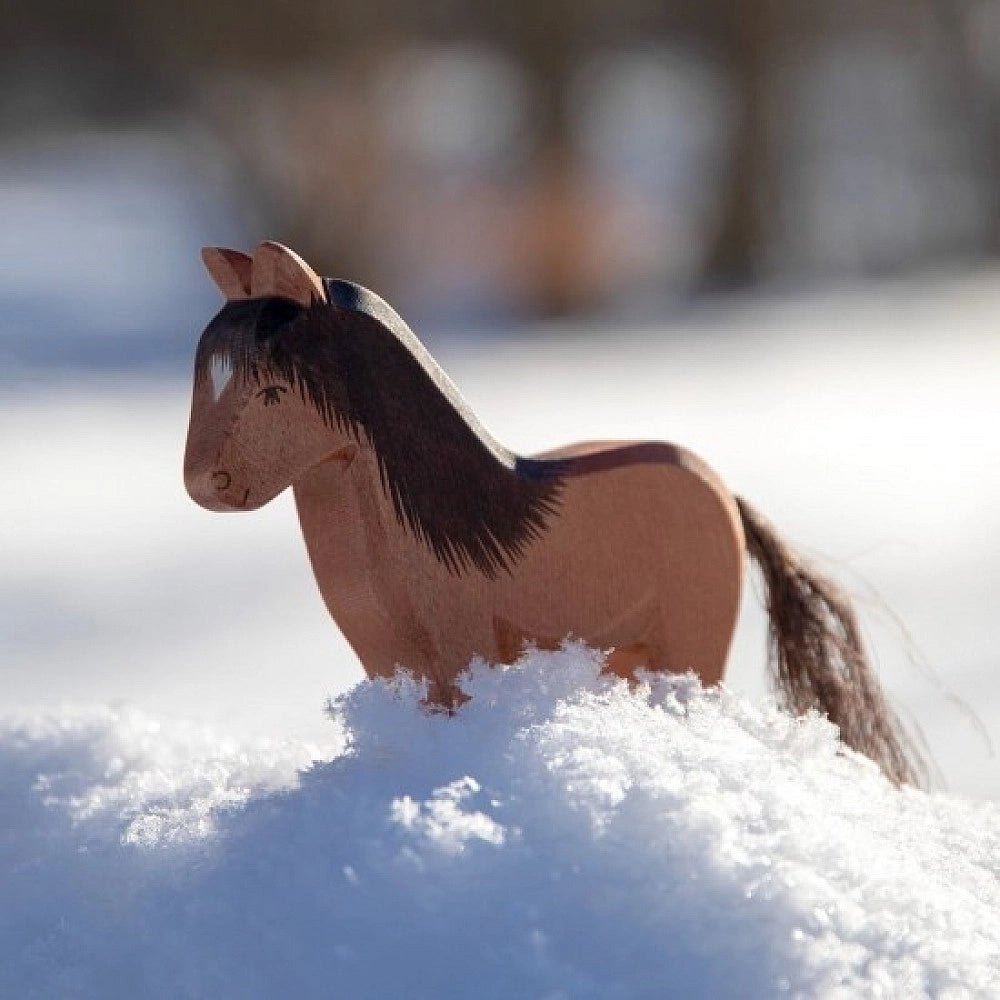 Houten paard speeldier Ijslander Hrókur - 12,2 cm - Speeldieren Ostheimer - In den Olifant