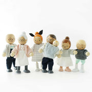 Houten poppenfamilie voor het poppenhuis - set van 7 - Speelfiguren Le Toy Van - In den Olifant