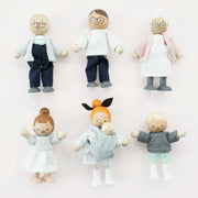 Houten poppenfamilie voor het poppenhuis - set van 7 - Speelfiguren Le Toy Van - In den Olifant