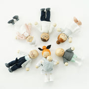 Houten poppenfamilie voor het poppenhuis - set van 7 - Speelfiguren Le Toy Van - In den Olifant