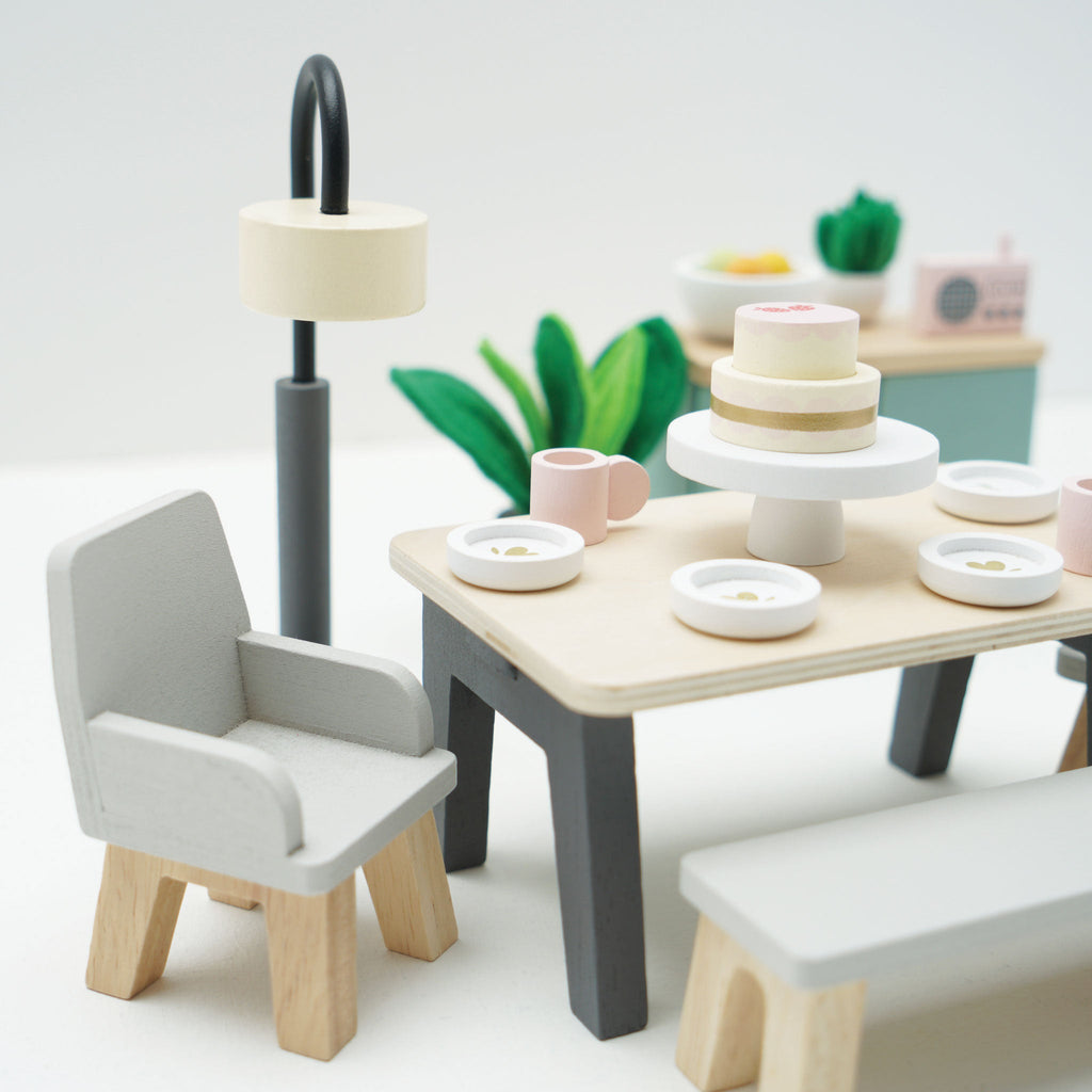 Houten poppenhuismeubels Eetkamer - 18 delige set - Poppenhuismeubels en accessoires Le Toy Van - In den Olifant