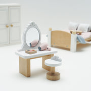 Houten poppenhuismeubels slaapkamer ouders - 19 delige set - Poppenhuismeubels en accessoires Le Toy Van - In den Olifant