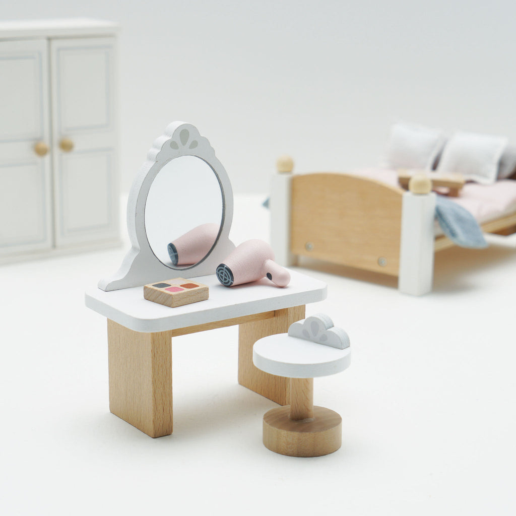 Houten poppenhuismeubels slaapkamer ouders - 19 delige set - Poppenhuismeubels en accessoires Le Toy Van - In den Olifant