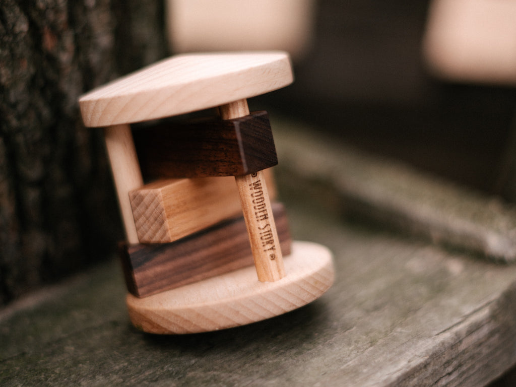 Houten rammelaar in mooi geschenkdoosje - Fieldfare - Rammelaars Wooden Story - In den Olifant