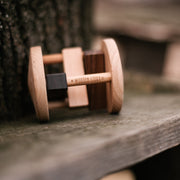 Houten rammelaar in mooi geschenkdoosje - Fieldfare - Rammelaars Wooden Story - In den Olifant