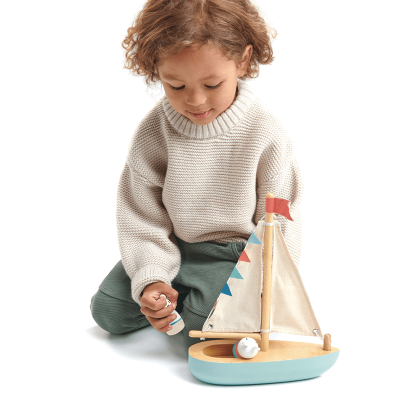 Houten speelgoedboot Sail Away - met 2 poppetjes - Speelvoertuigen Tender Leaf Toys - In den Olifant