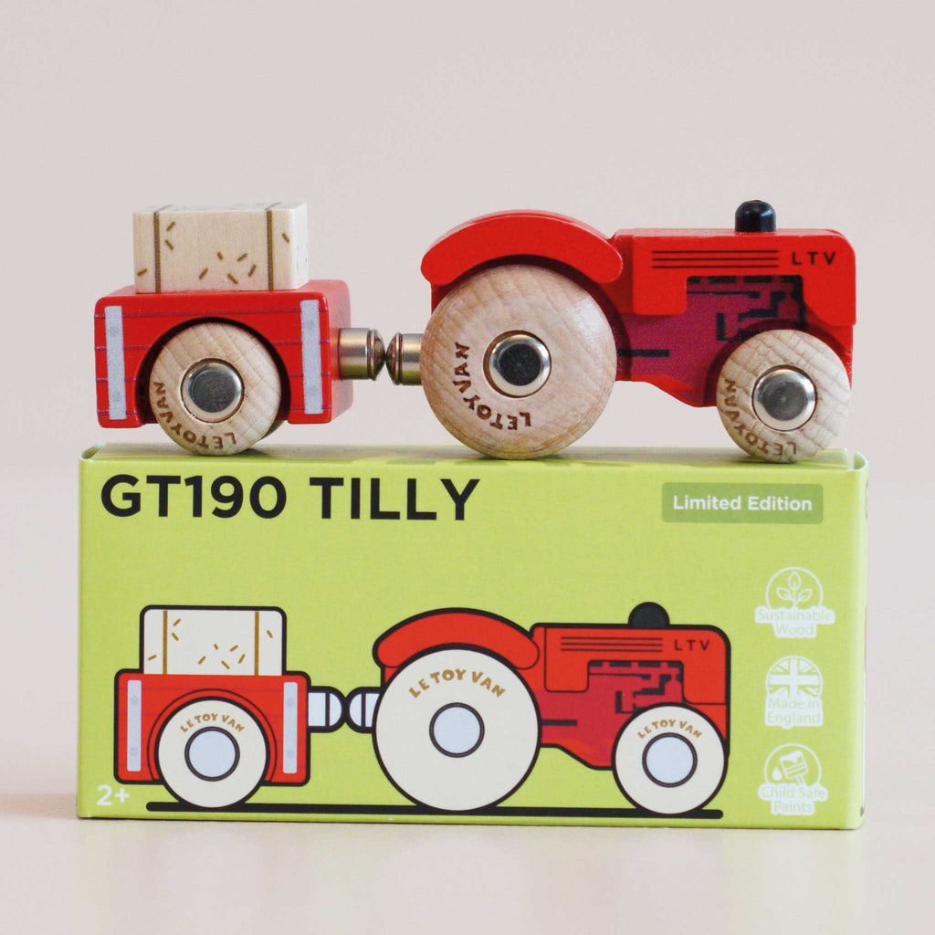 Houten tractor Tilly - nr. 34 - Auto's en voertuigen Le Toy Van - In den Olifant