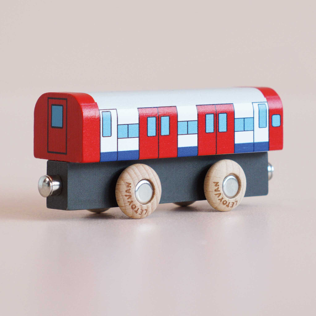 Houten treinwagon Tim - nr. 48 - Auto's en voertuigen Le Toy Van - In den Olifant