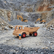 Houten voertuig Wheels Dumper met 2 popjes - Auto's en voertuigen Fagus - In den Olifant