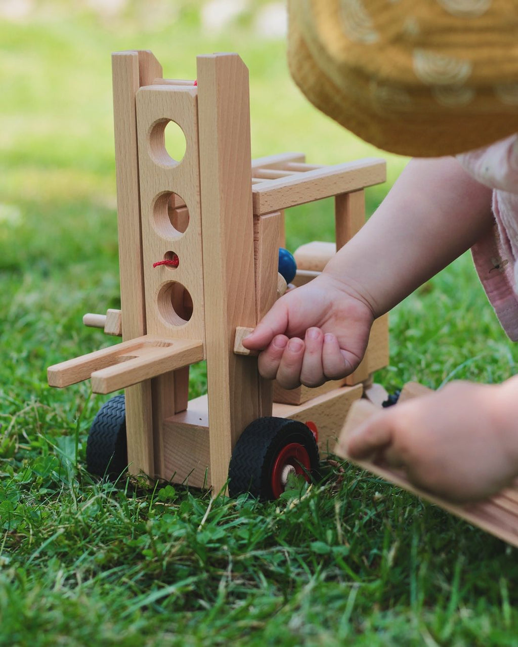 Houten vorklift Gabelstapler - 29 cm - Auto's en voertuigen Fagus - In den Olifant