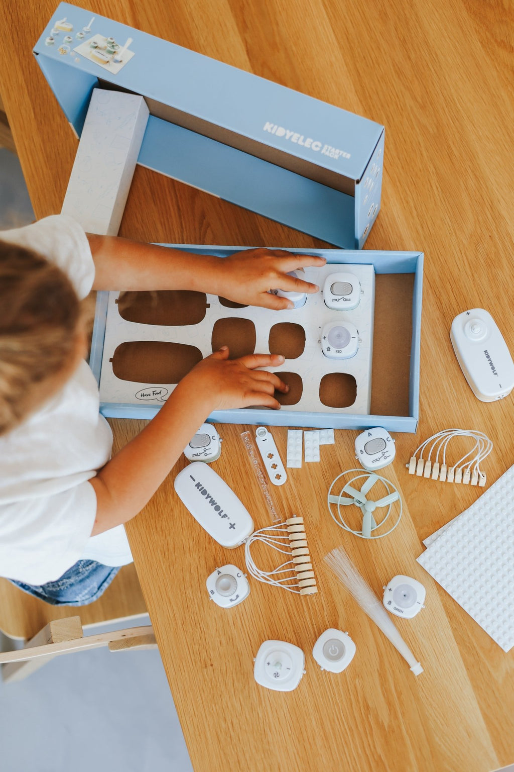 Kidyelec Starter Mijn eerste elektriciteitsset - 10 onderdelen - STEM speelgoed Kidywolf - In den Olifant