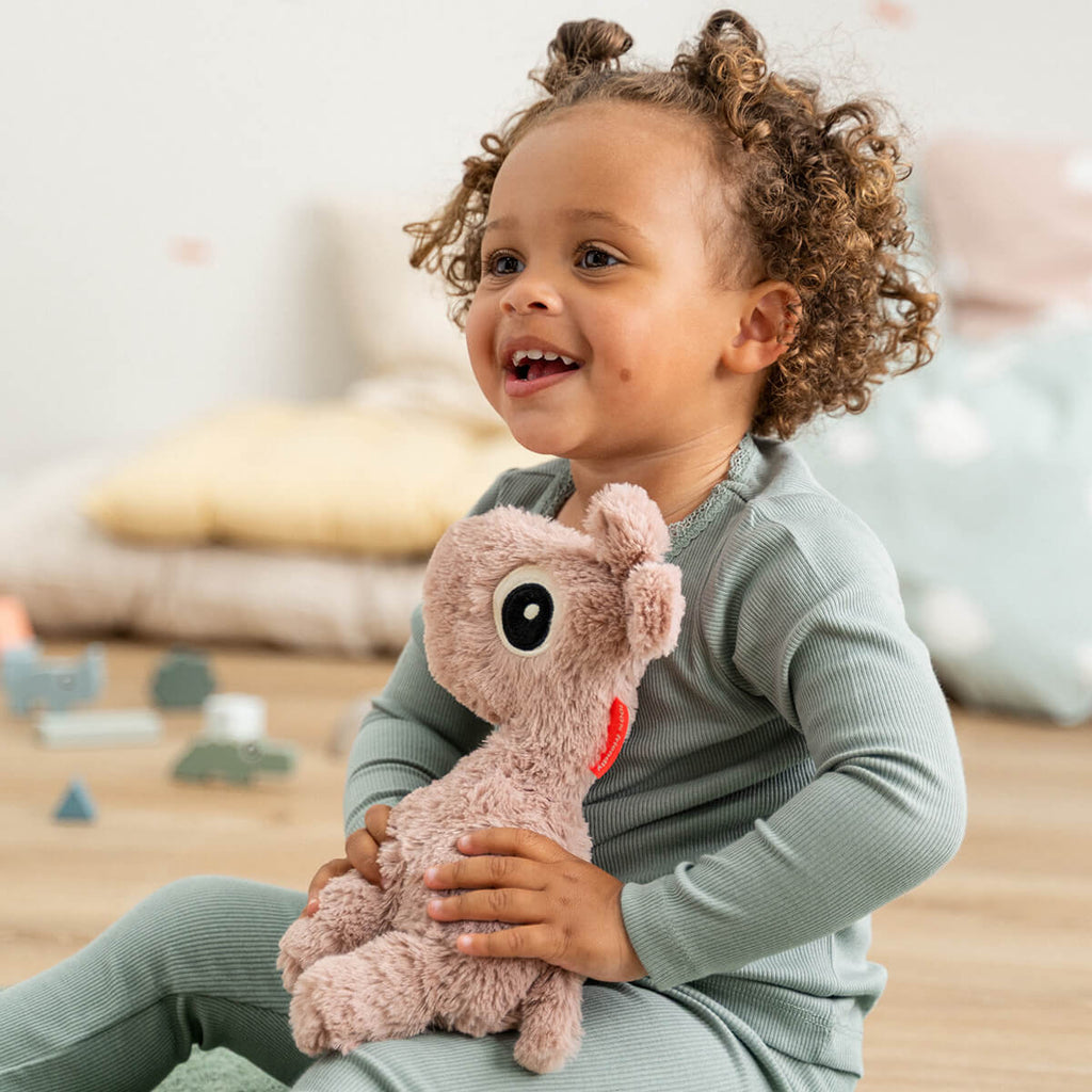 Knuffel Giraf Cuddle bestie Raffi Powder - 26 cm - Wilde dieren Done by Deer - In den Olifant