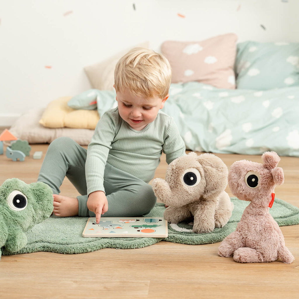 Knuffel Giraf Cuddle bestie Raffi Powder - 26 cm - Wilde dieren Done by Deer - In den Olifant