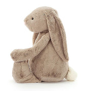 Knuffel Konijn Bashful Beige Bunny Really Really Big - 108 cm - XL Knuffels Jellycat - In den Olifant