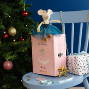 Knuffelmuis + koffer met tutu's La petite école de danse - Speelsets Moulin Roty - In den Olifant