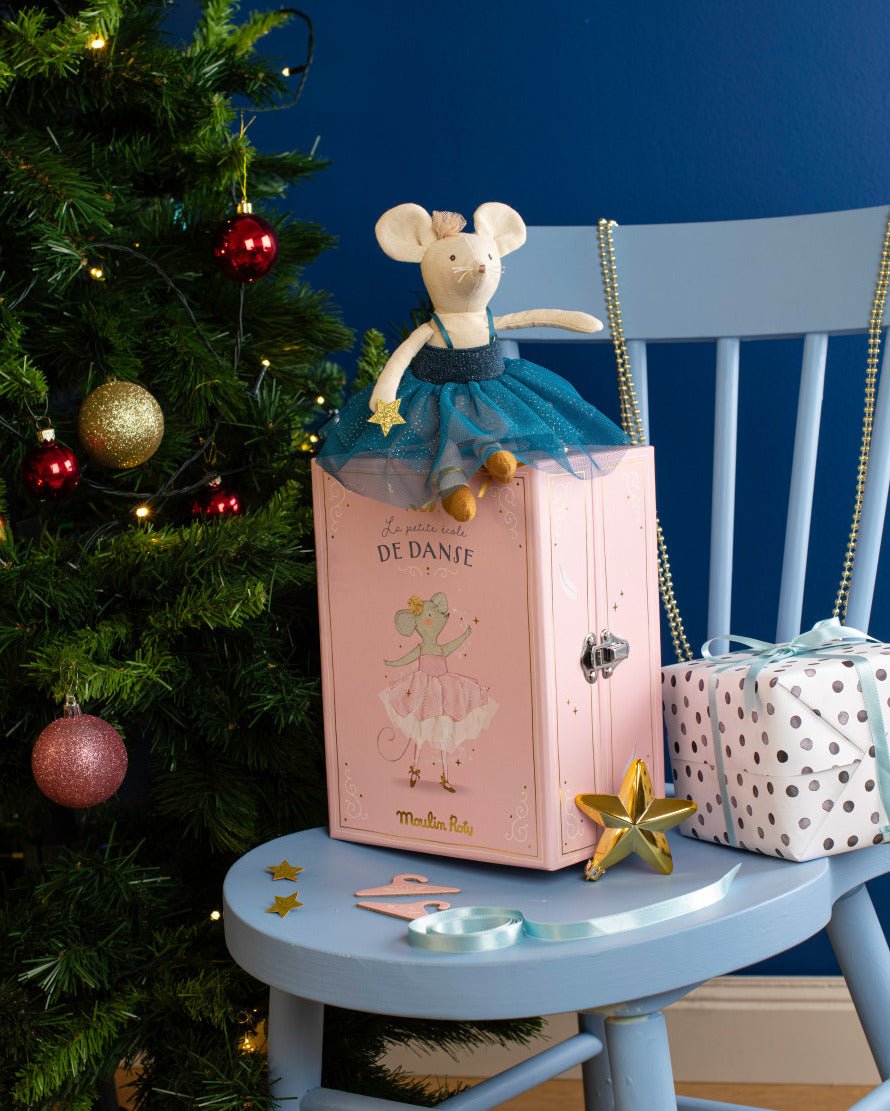 Knuffelmuis + koffer met tutu's La petite école de danse - Speelsets Moulin Roty - In den Olifant