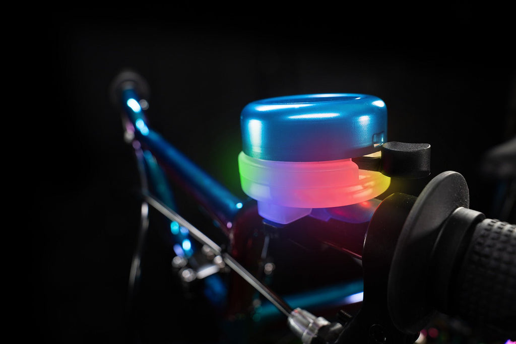 Lichtgevende fietsbel - Lighted Bell Blue - Fietsaccessoires Brightz - In den Olifant