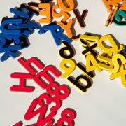 Magnetische letters en cijfers - set van 77 - Magneten en letters Tix&Mix - In den Olifant