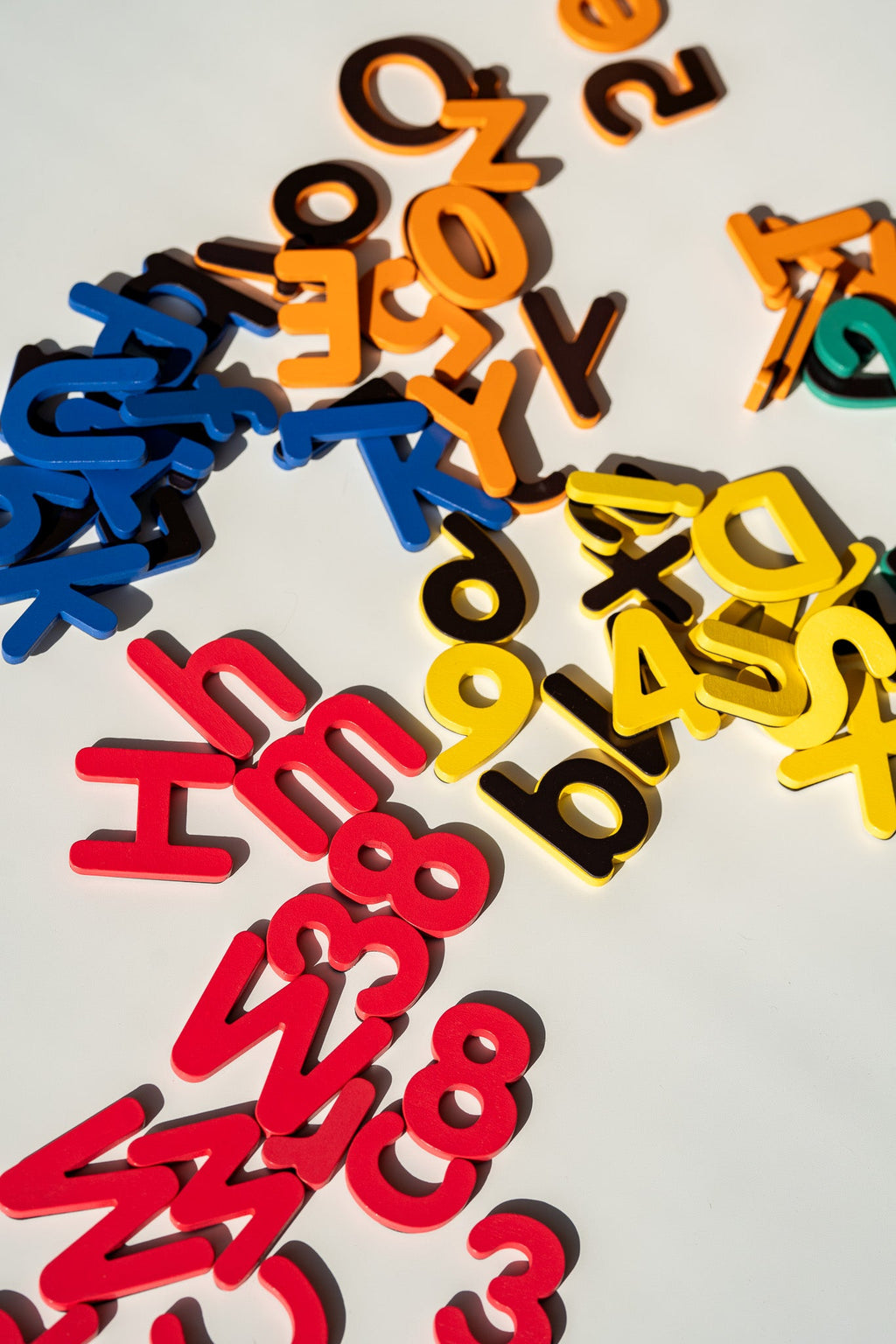 Magnetische letters en cijfers - set van 77 - Magneten en letters Tix&Mix - In den Olifant