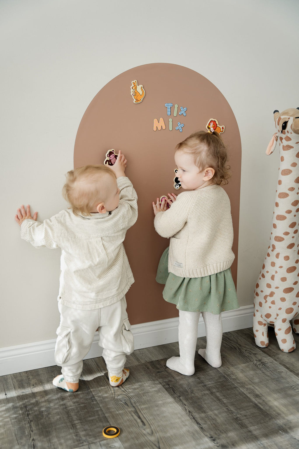 Magnetische muursticker Tix&Mix Brown Sugar + 2 krijtjes - 100 × 70 cm - Muurdecoratie Tix&Mix - In den Olifant