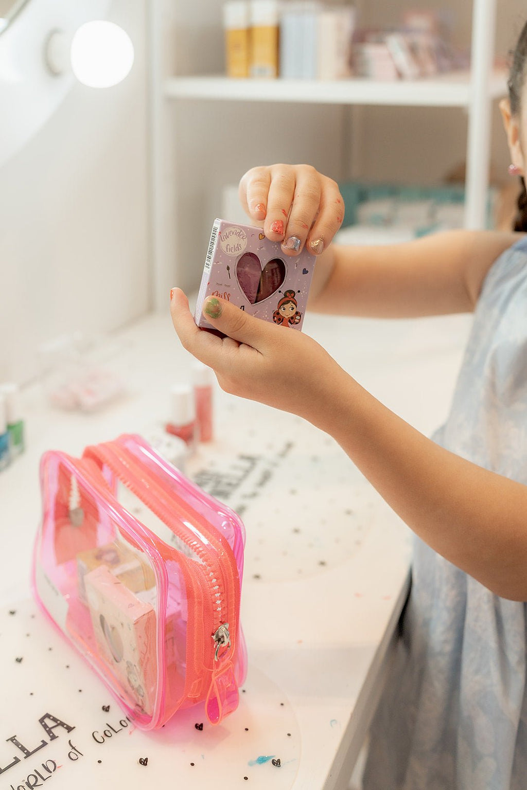 Make - upset Pink Bag of Wonders - set van 8 - Kinderschmink en tattoos Miss Nella - In den Olifant