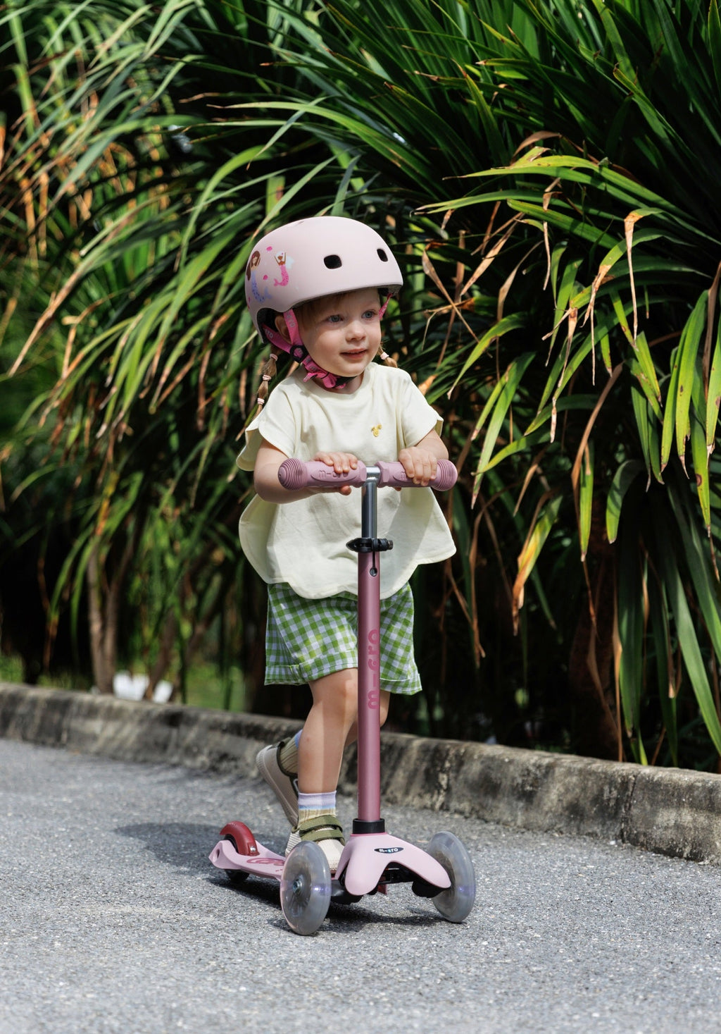 Micro Mini2Grow 4in1 step 2.0 LED roze - Steppen Micro Mobility - In den Olifant