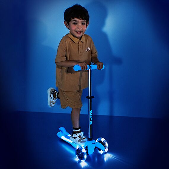 Kinderstep met 3 wielen Mini Micro scooter Deluxe Glow LED Plus Arctic Blue - 2-9 jaar