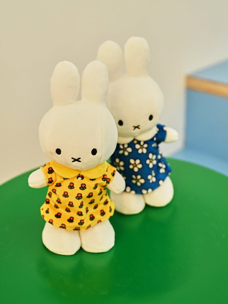 Miffy Standing Flower Dress - 24 cm - Konijnen Bon Ton Toys - In den Olifant