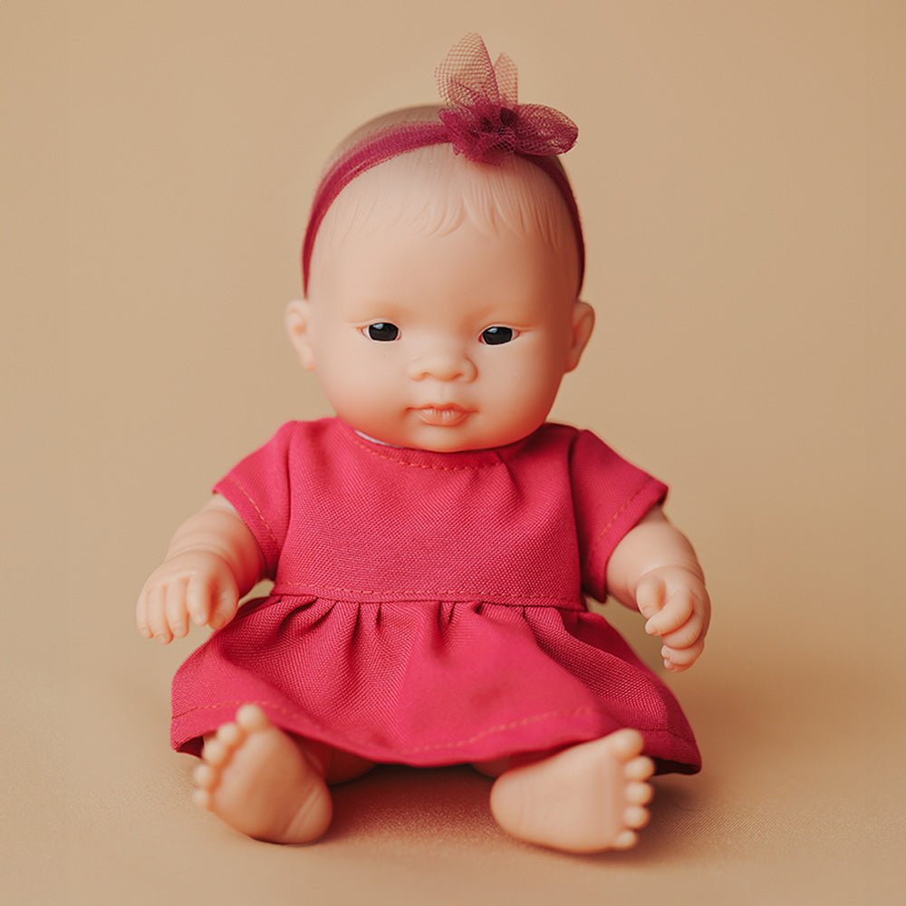 Miniland babypop Aziatisch meisje My Friends & Me - 21 cm - Babypoppen Miniland - In den Olifant