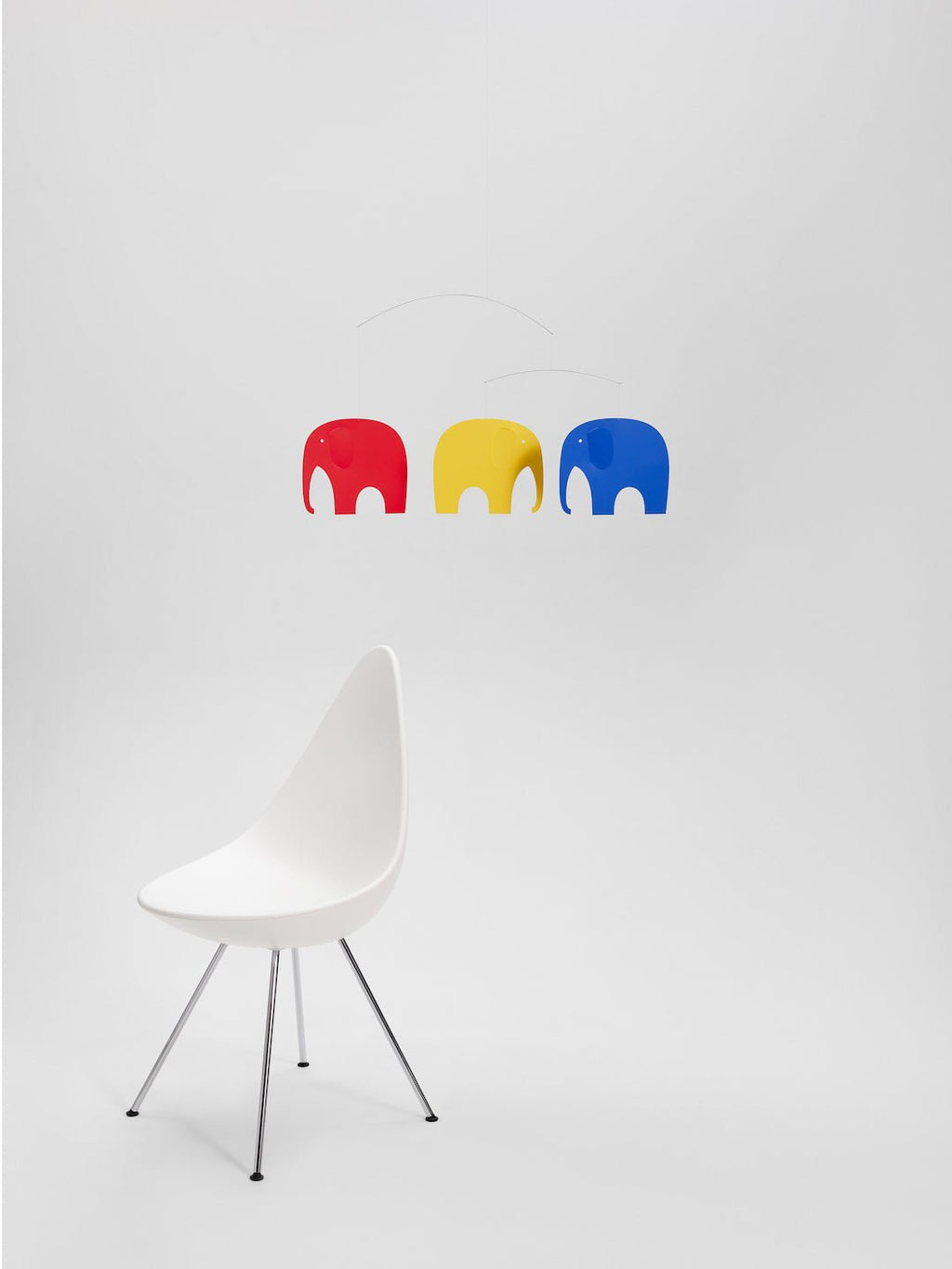 Mobiel n° 71 - Elephant Party Red, Blue & Yellow - Mobielen Flensted Mobiler ApS - In den Olifant