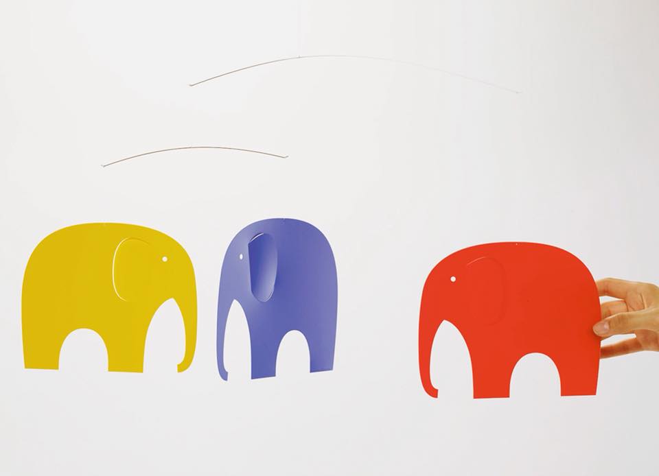 Mobiel n° 71 - Elephant Party Red, Blue & Yellow - Mobielen Flensted Mobiler ApS - In den Olifant