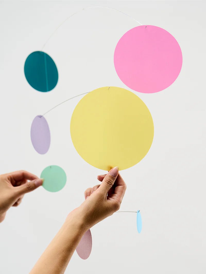 Mobiel n°165 - Confetti Coloured - Mobielen Flensted Mobiler ApS - In den Olifant