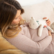 Mommy Musical Rabbit Natur - Muziekknuffels Sigikid - In den Olifant