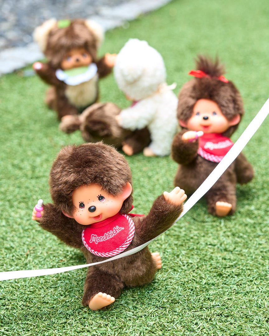 Monchhichi Jongen met slab rood - 20 cm - Fantasieknuffels Monchhichi - In den Olifant