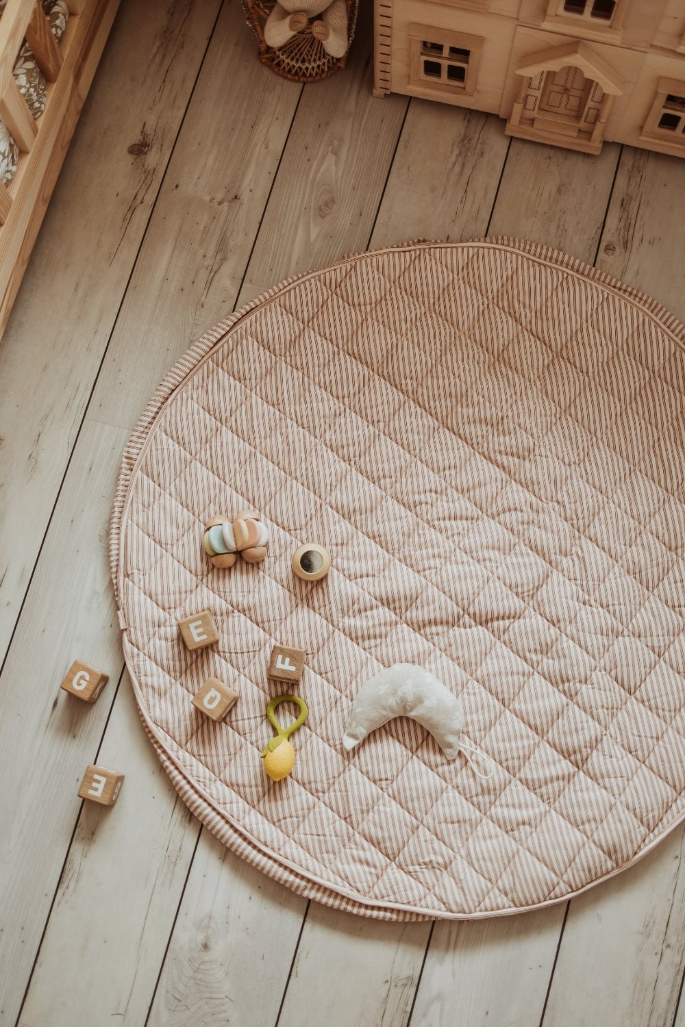 Noomad opbergzak en speelmat - Soft Stripes Brown - Opbergers Play&go - In den Olifant