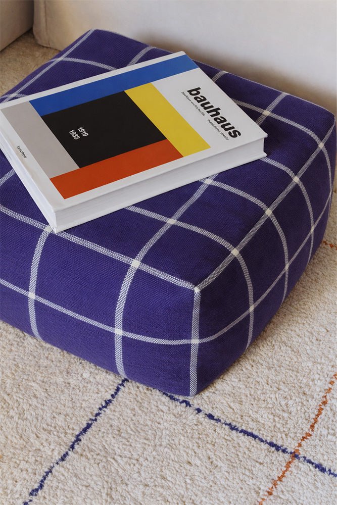 Poef Geo Block Navy Blue - 45 x 45 cm - Poefs en kinderzetels Lorena Canals - In den Olifant